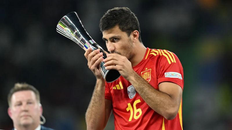 Rodri góp mặt trong danh sách Đội hình tiêu biểu Euro 2024 của UEFA