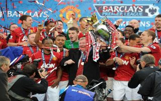 Manchester United nâng cúp Premier League, hình ảnh gợi nhớ giai đoạn thành công huy hoàng