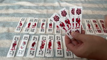 Người chơi kiểm tra các bộ trước khi báo ù